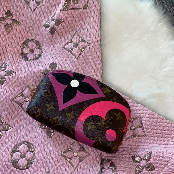 Sold 🎀Louis Vuitton game on collection cosmetic pouch - Picture 2 of 13